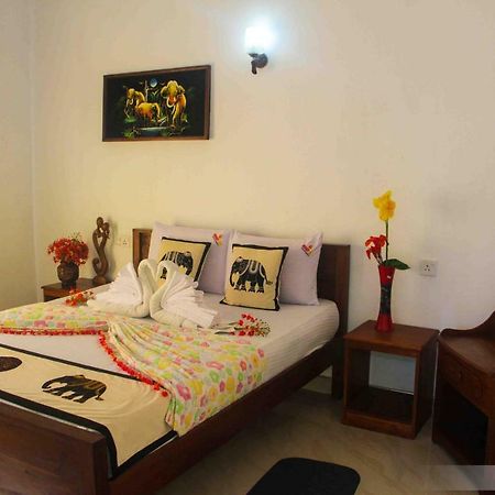 Hungry Lion Resort Сигирия Экстерьер фото