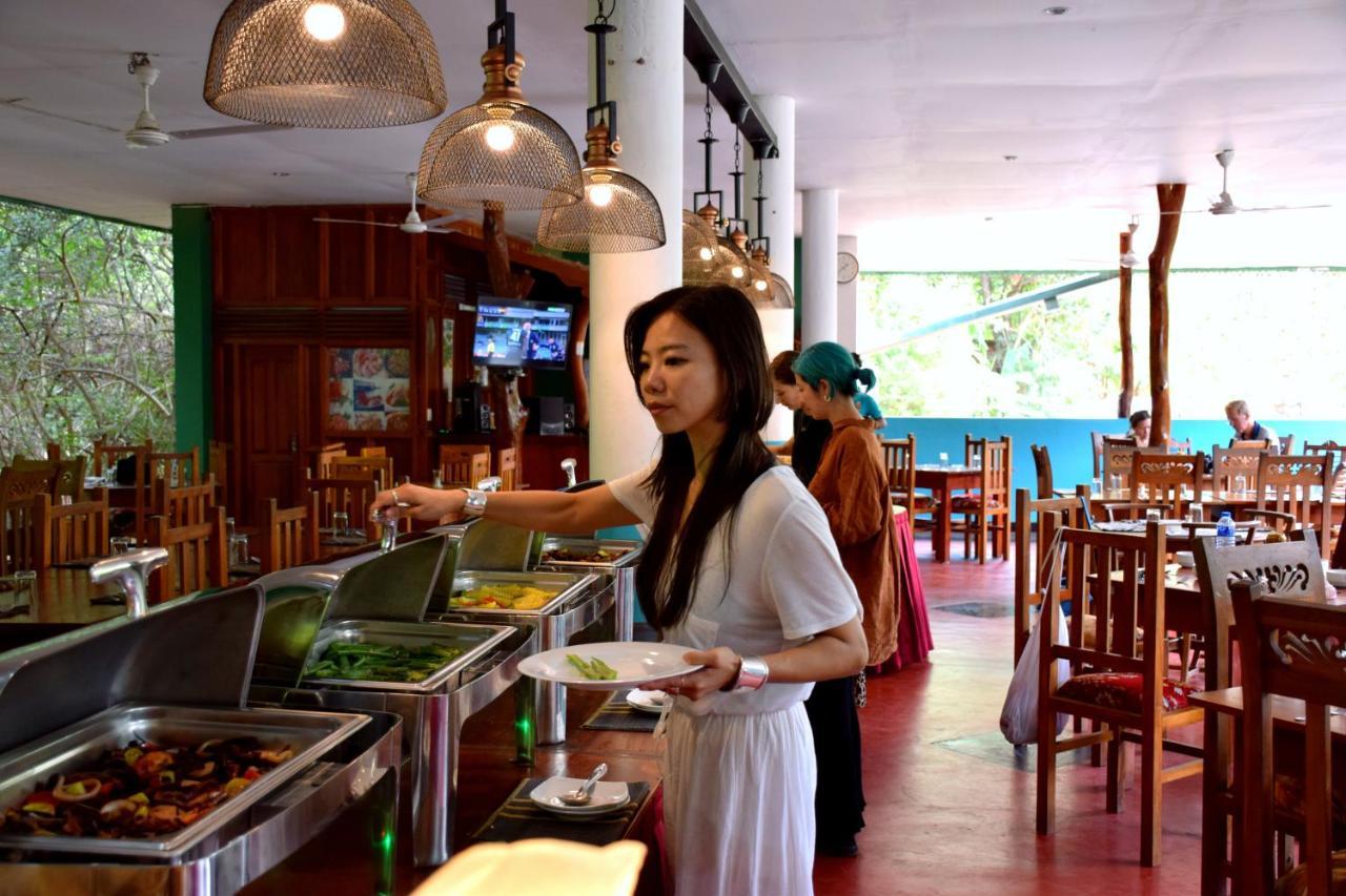 Hungry Lion Resort Сигирия Экстерьер фото