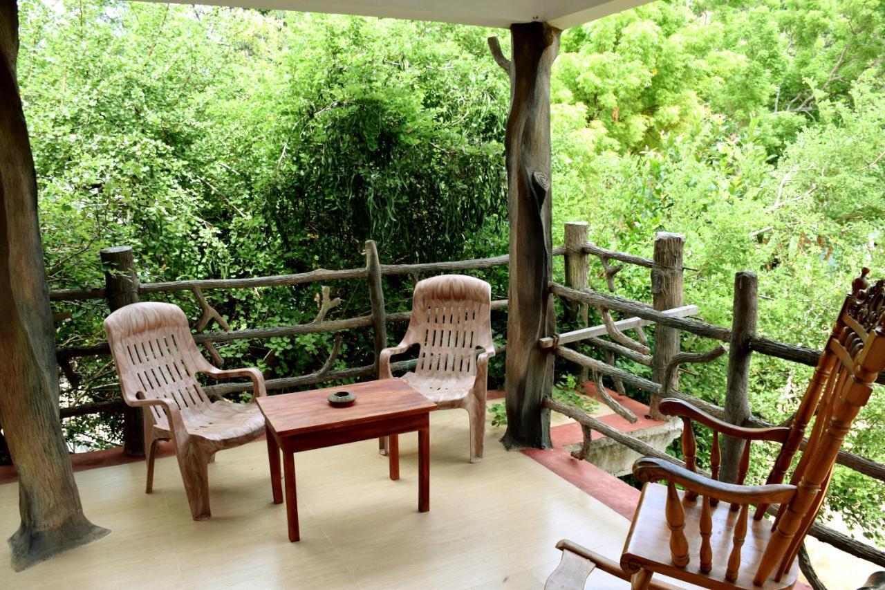 Hungry Lion Resort Сигирия Экстерьер фото