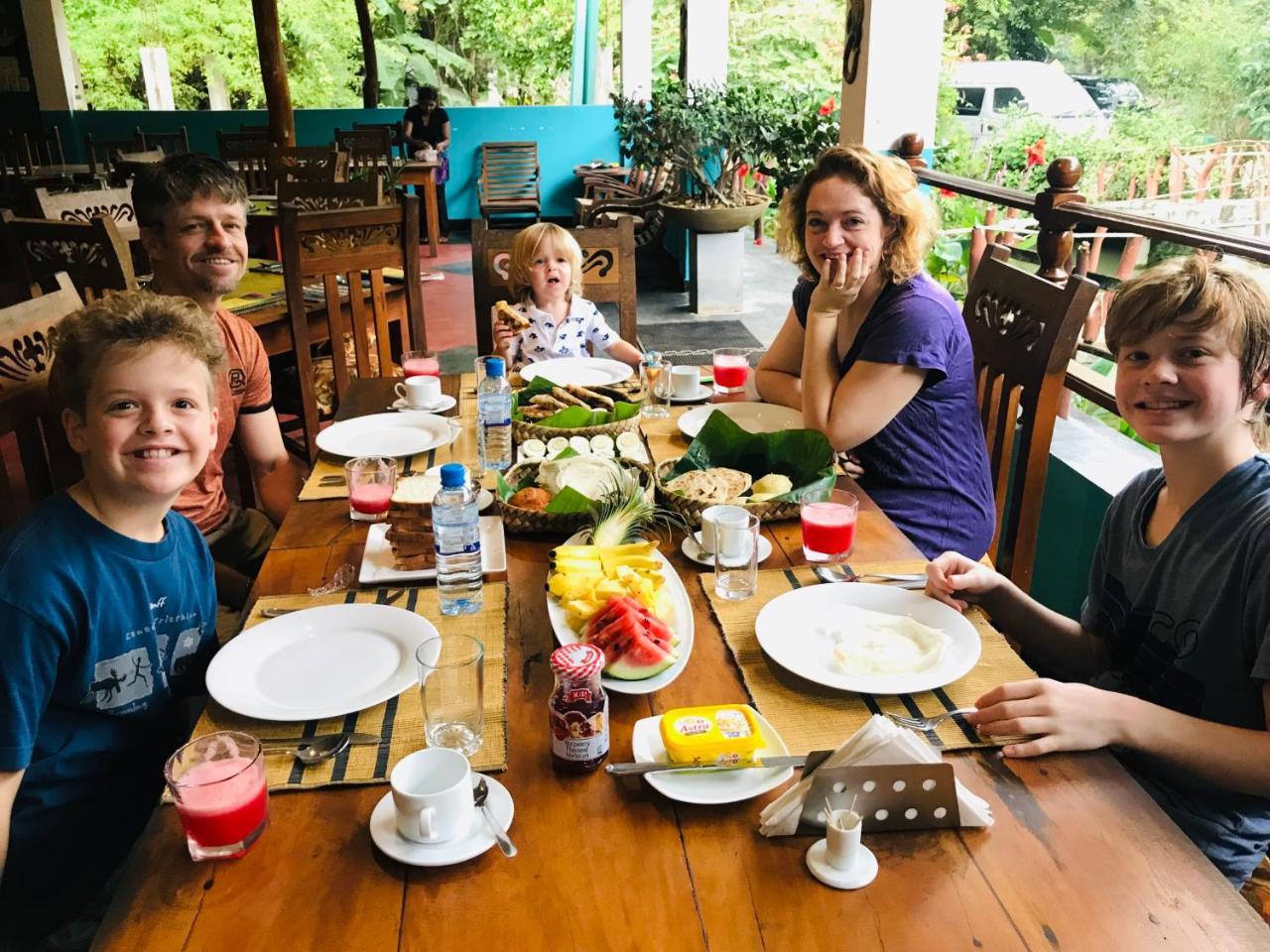 Hungry Lion Resort Сигирия Экстерьер фото