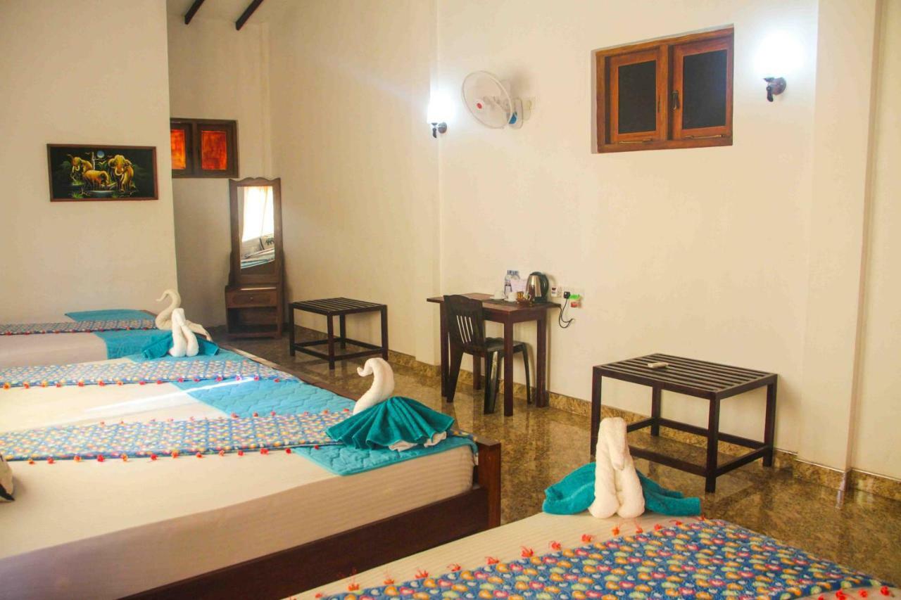 Hungry Lion Resort Сигирия Экстерьер фото