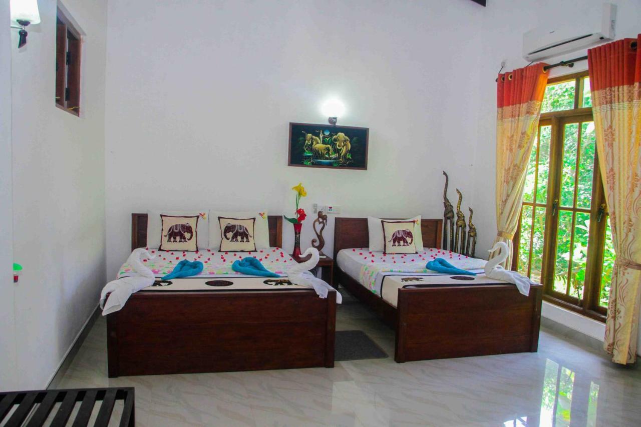 Hungry Lion Resort Сигирия Экстерьер фото
